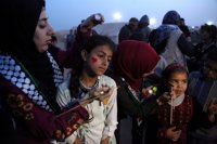 Las mujeres de Gaza toman parte activa en las protestas contra Israel durante el aniversario de la Nakba