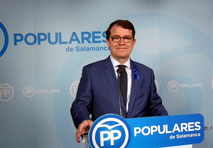 Fernández Mañueco en la sede del PP de Salamanca.                             