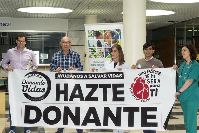 Respaldo a dos corredores en su ruta por la donación. 