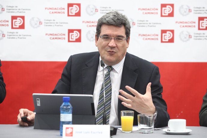 El presidente de la AIReF, José Luis Escrivá, en un desayuno informativo