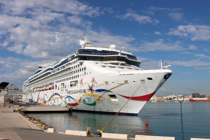 Primera escala en Málagfa del Noerwegian Star 