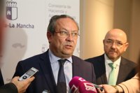 C-LM destaca que desde 2015 ha reducido "en más de un 50%" las necesidades de financiación del déficit