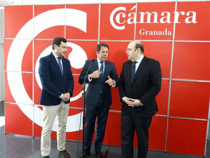 El presidente del PP-A, Juanma Moreno, en la Cámara de Comercio de Granada