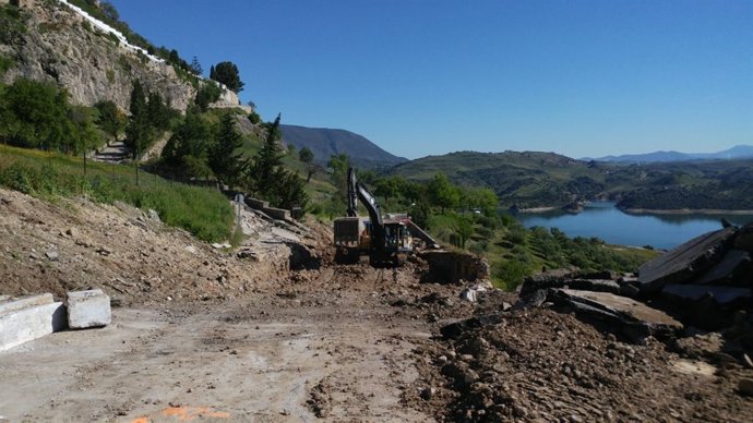 Carretera de Zahara de la Sierra en obras