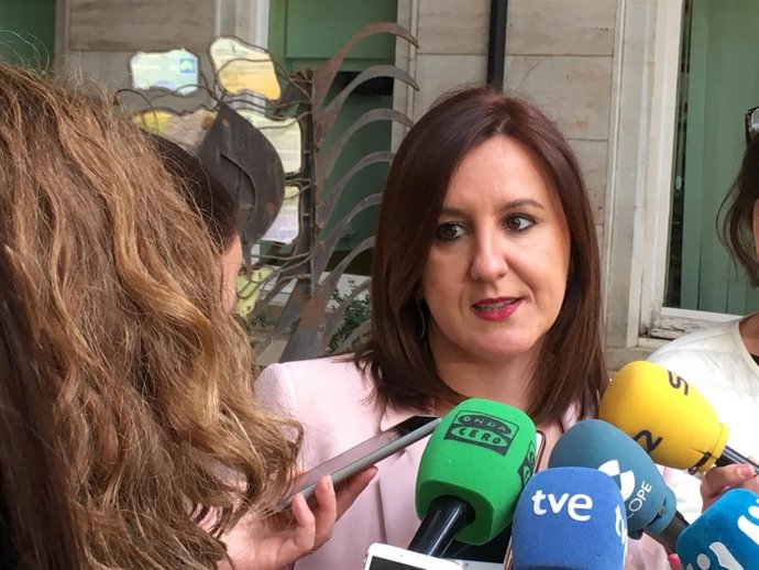 Català atiende a los medios 