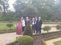 La 'Declaración de Arnaga' apela a la "reconciliación" tras la disolución de ETA, sin criticar su trayectoria violenta