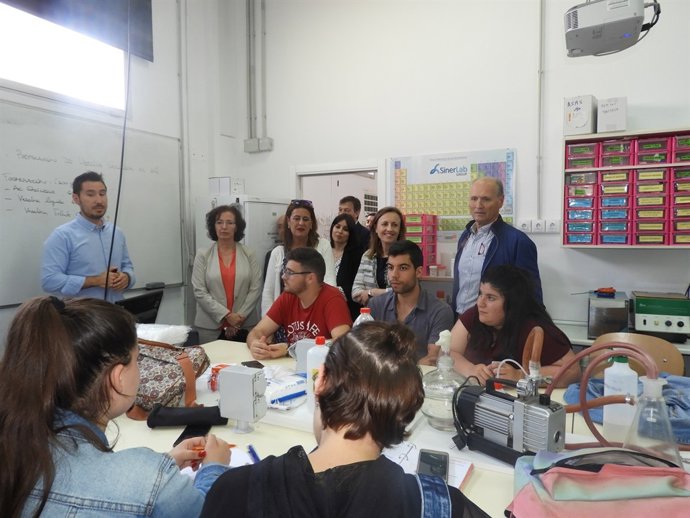 Fernández visita el IES Albaida