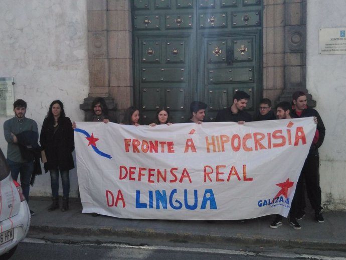 Protesta de Galiza Nova contra la política lingüística de la Xunta