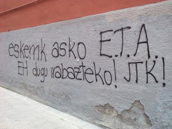 Pintadas de radicales en la que dan "gracias" a ETA