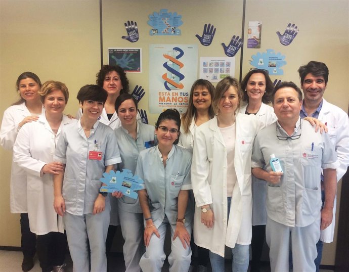 Profesionales sanitarios participan en un curso sobre higiene de manos