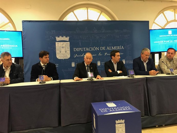El presidente de AEMA en una rueda de prensa en Diputación