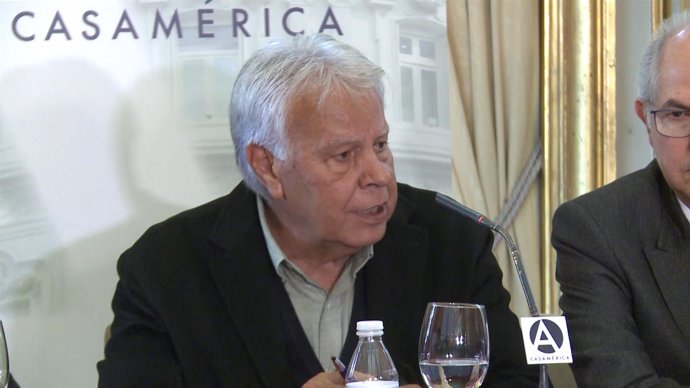 Felipe González en rueda de prensa con opositores venezolanos