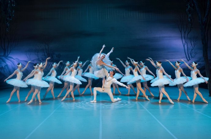 Actuación del St. Petersburg Festival Ballet en el 'Lago de los cisnes'