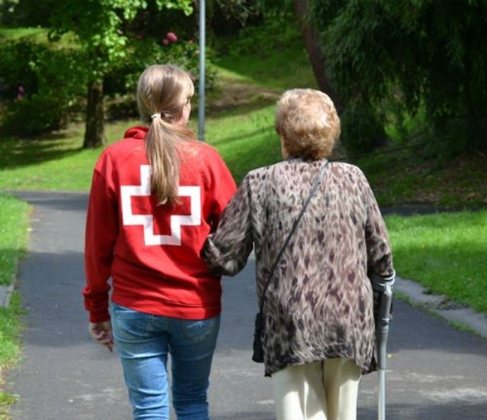 Mayores, dependencia, ONG, Cruz Roja, Voluntario, Voluntariado
