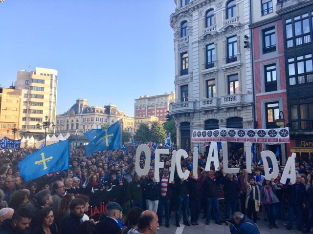 Manifestación por la Oficialidad del Asturiano