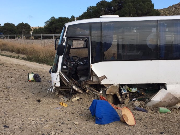 Autobús accidentado en Cuevas del Almanzora