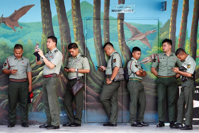 Militares malasios votan por anticipado en elecciones 2018 