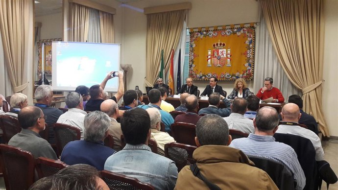 Subdelegado miguel briones entrega diplomas a remer red de emergencias málaga 