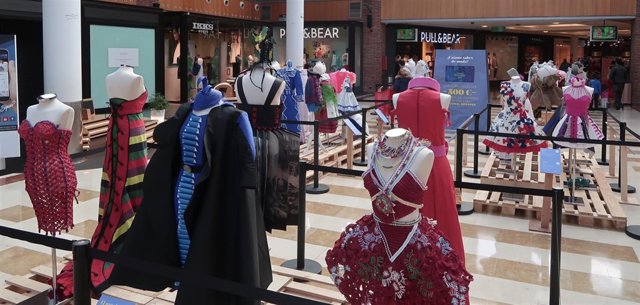 Exposición Concurso Internacional de Vestidos de Papel de Güeñes