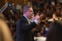 Page entra en precampaña ante 1.500 personas y apuntando a Cospedal: "Estoy haciendo lo contrario que ella"