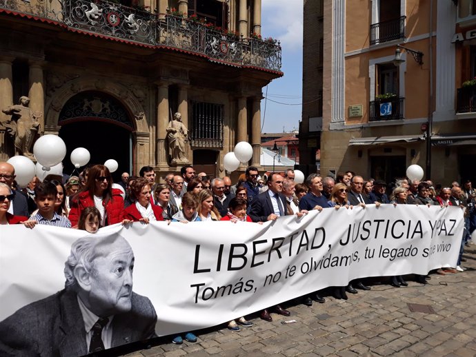 Concentración en homenaje a Tomás Caballero, asesinado por ETA hace 20 años