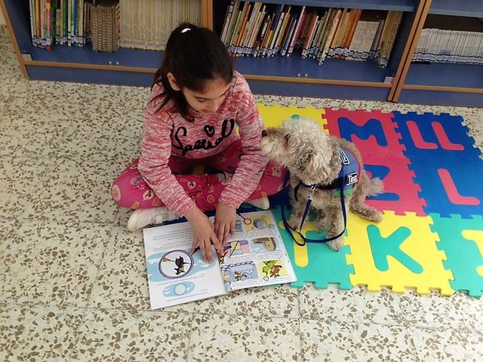 Programa de comprensión lectora con perros