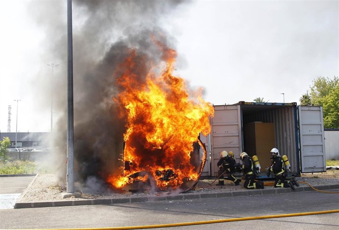 Exhibición Bomberos Santander en jornada puertas abiertas 
