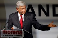 López Obrador llama "populista" a Anaya por proponer bajar el precio de la gasolina en México