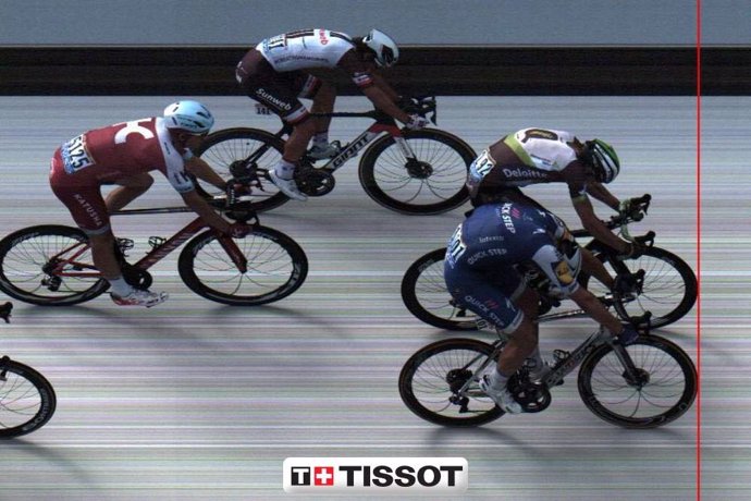 Marcel Kittel gana a Hagen en el Tour en final foto-finish