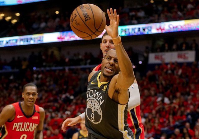 Nikola Mirotic New Orleans Pelicans Golden State Warriors Andre Iguodala