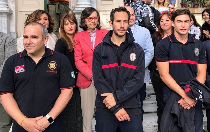 Los tres bomberos españoles antes del juicio en Lesbos