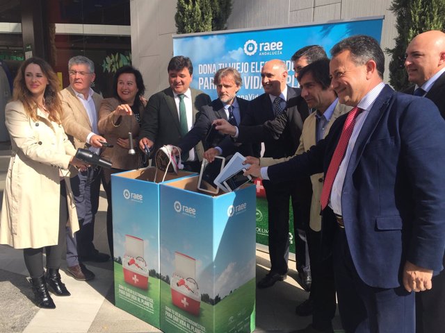 Presentan una campaña de reciclaje de pequeños electrodomésticos en Huelva. 
