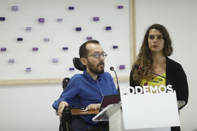 Rueda de prensa de Pablo Echenique y Noelia Vera en la sede de Podemos