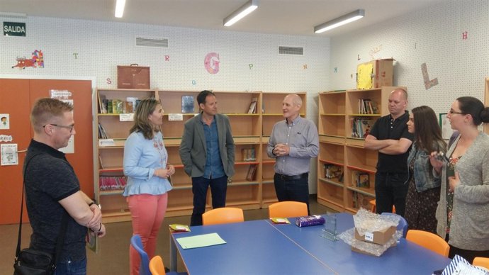 Visita de las delegaciones educativas inglesa y finlandesa a un colegio