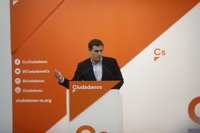 Rivera dice que Ciudadanos apoyará la investidura de Garrido en Madrid porque no está implicado en tramas corruptas