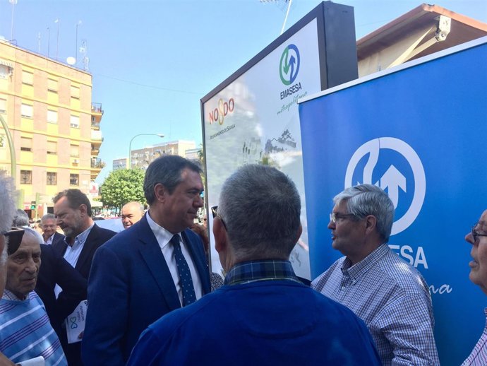 El alcalde con vecinos de la Avenida de El Greco