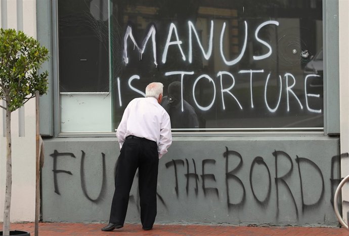Pintadas en Australia contra el centro de detención en la isla de Manus 