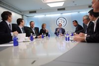 Rajoy informa a cúpula del PP de que recurrirá la reforma para investir a Puigdemont tras el aval del Consejo de Estado