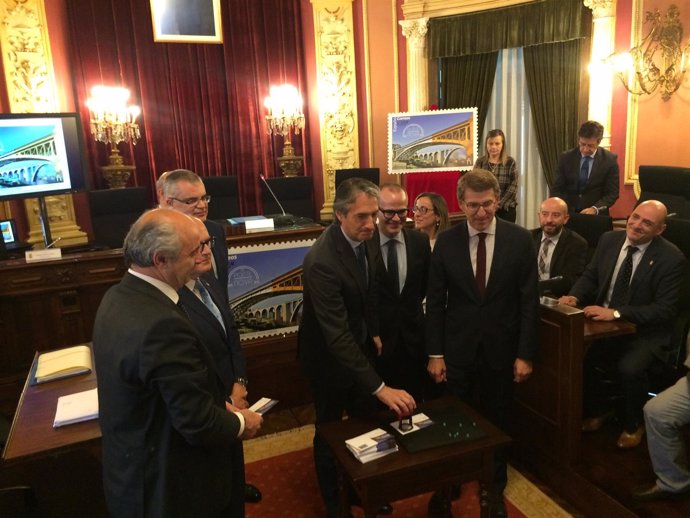Acto del ministro de Fomento, Íñigo de la Serna, Feijóo y Correos en Ourense