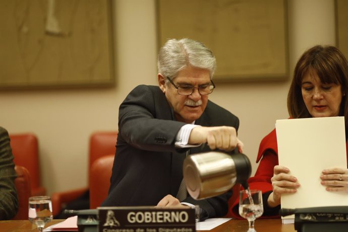 El ministro Alfonso Dastis y la diputada Soraya Rodríguez en el Congreso