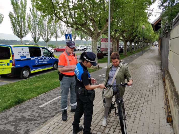 Policía Foral y policías locales realizan controles preventivos de ciclistas