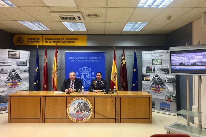 Francisco Bernabé  junto al Coronel Director de la AGA, Miguel Ivorra