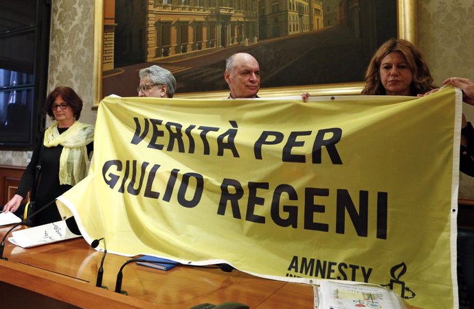 Cartel para exigir esclarecer la muerte de Giulio Regeni