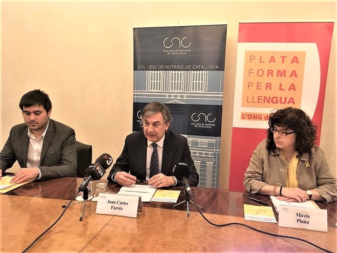 Òscar Adrià Ibáñez(Plataf.Llengua)Joan Carles Farrés(Notaris)Mireia Plana(Plataf