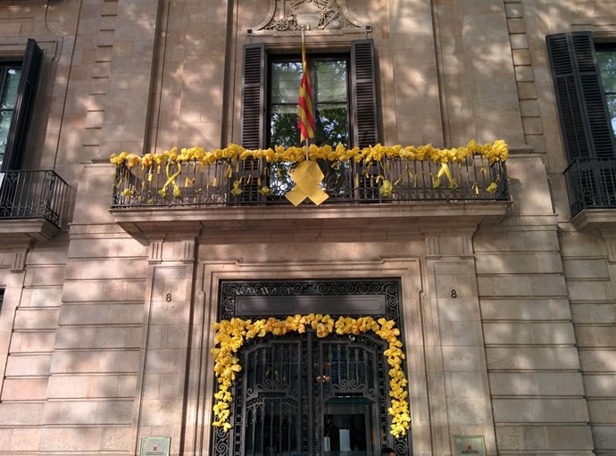 Façana de la seu de la Conselleria de Cultura de la Generalitat