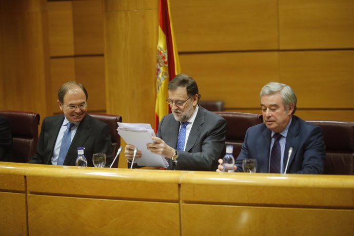 Rajoy con Pío García Escudero y José Manuel Barreiro en el Senado