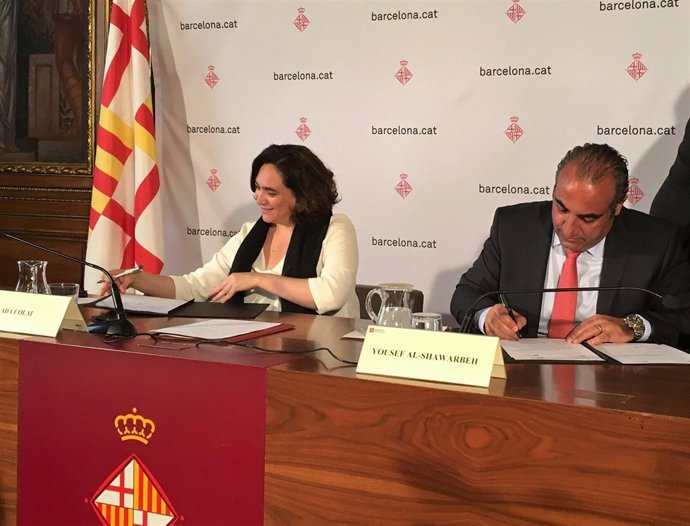Los alcaldes de Barcelona y de Amman, Ada Colau y Yousef Al-Shawarbeh