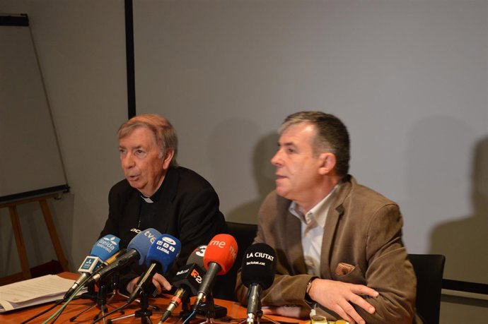 El obispo de Lleida Salvador Jiménez y el dtor.Del Museu de Lleida Josep Giralt