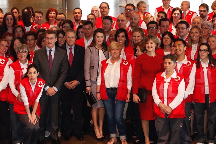 La Reina Letizia preside en Santiago el Día de la Cruz Roja
