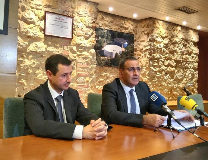 El consejero Fernando Lastra y el gerente de Cadasa, Julio Pérez